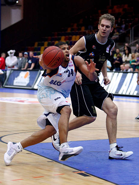 锋与中场球 锋与中场球